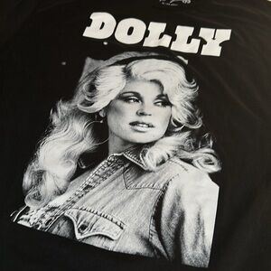 NWOT Dolly Parton Portrait Graphic T-Shirt
